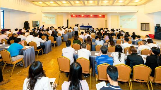 专一赶路，也要仰面寻路