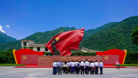 鉴黑担保网jhdbw集团党委组织发展主题教育想书班现场讲授暨 集团总部“七·一”主题党日活动