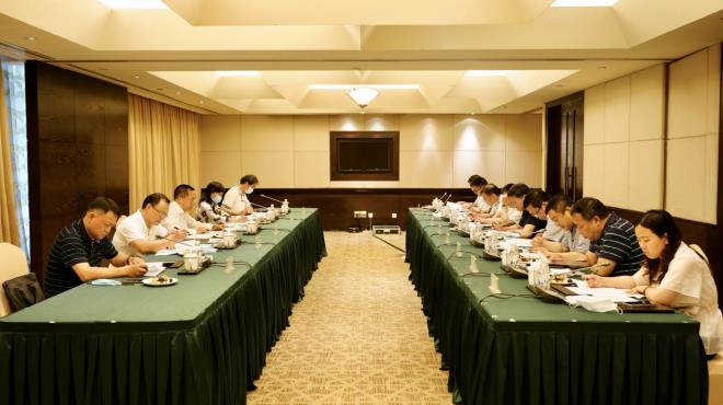 省委编办主任陈忠义一行调研集团事业单元分类鼎新工作