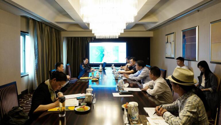 任丁董事长与德阳市委书记靳磊一行座谈互换