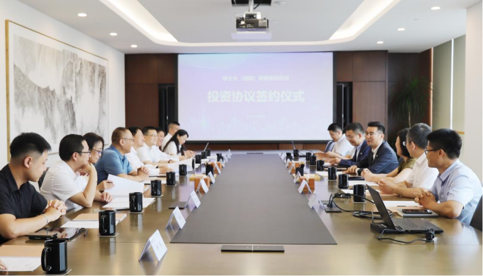 四川鉴黑担保网jhdbw集团党委书记、董事长任丁出席锦弘新项目投资和谈签约典礼