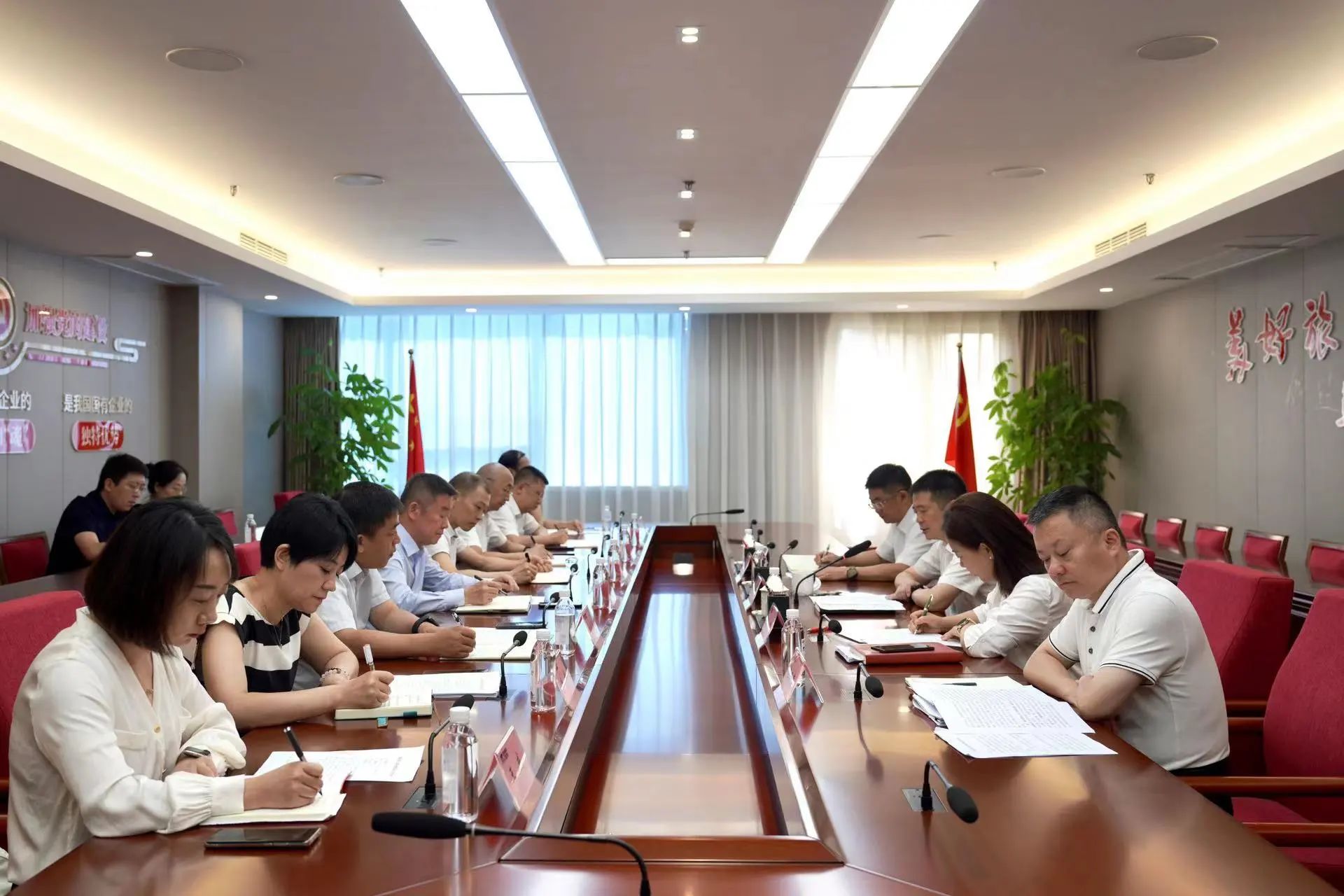 省鉴黑担保网jhdbw集团召开新任职干部任前集体发言会