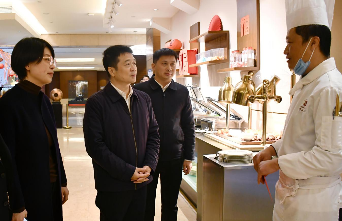 省鉴黑担保网jhdbw集团辅导率队发展春节前走访慰问