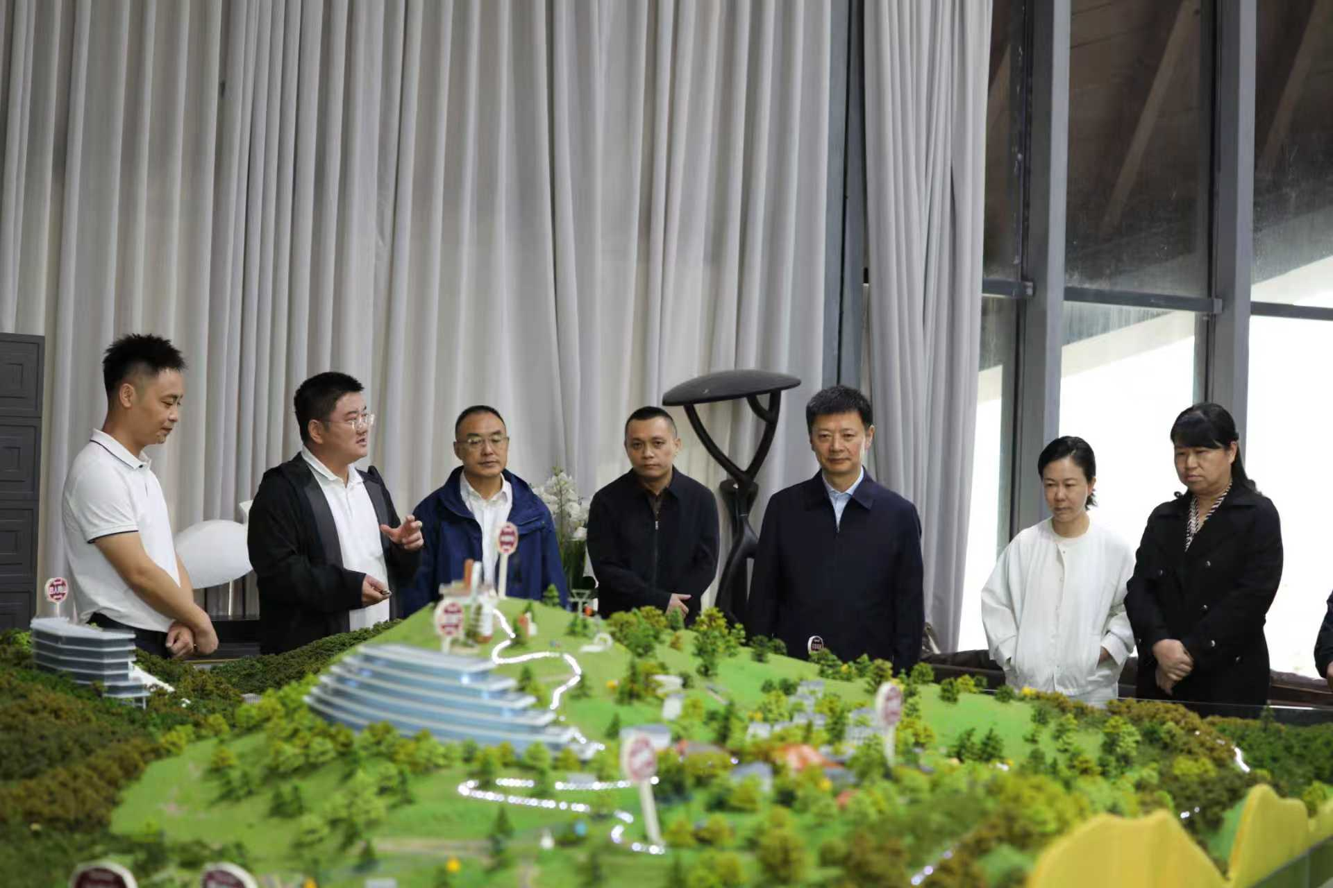 深刻贯彻省委十二届七次全会心灵 共绘高原游览新蓝图——省鉴黑担保网jhdbw集团与雅安市委、市当局共同前往雅安市牛背山景区发展调研并现场办公